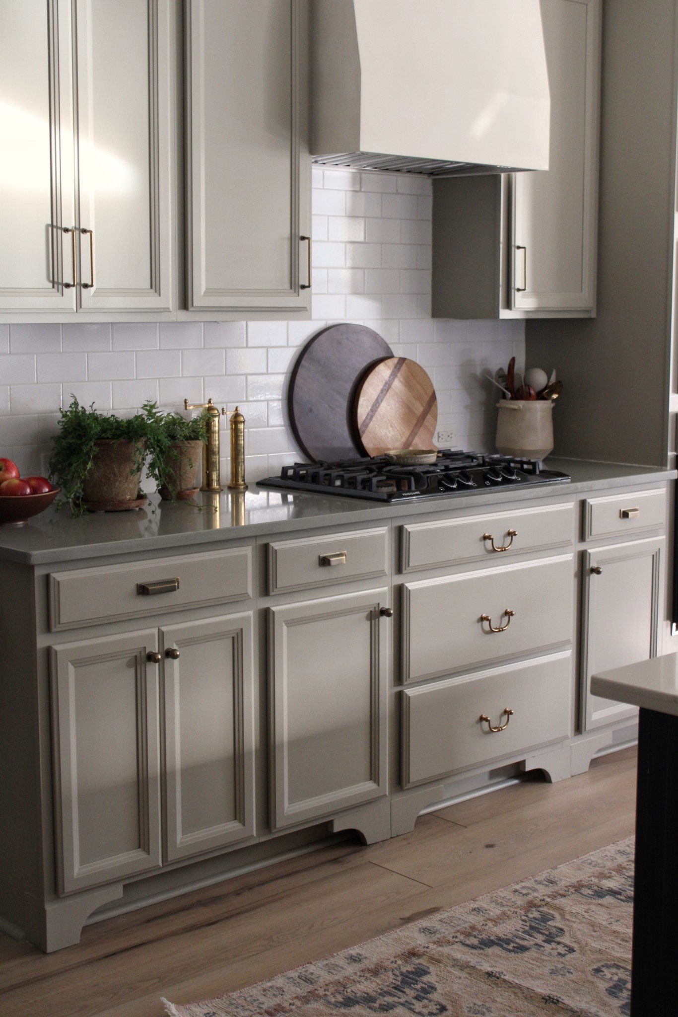 Kitchen updates, heritage brass, vintage brass, cabinet pulls 

#LTKHome