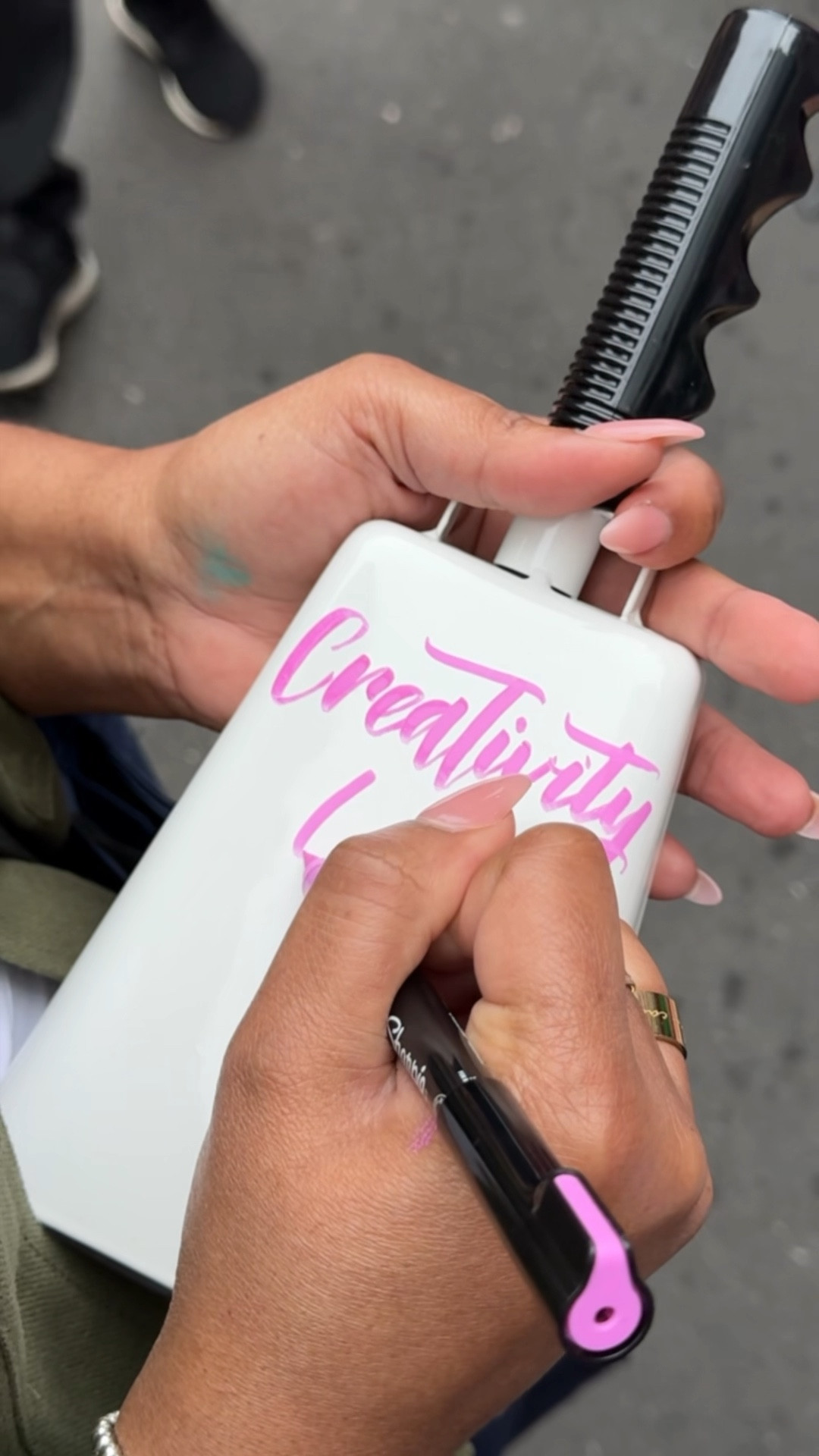 I am in love with these Sharpie paint markers! I mean, look at the material! 