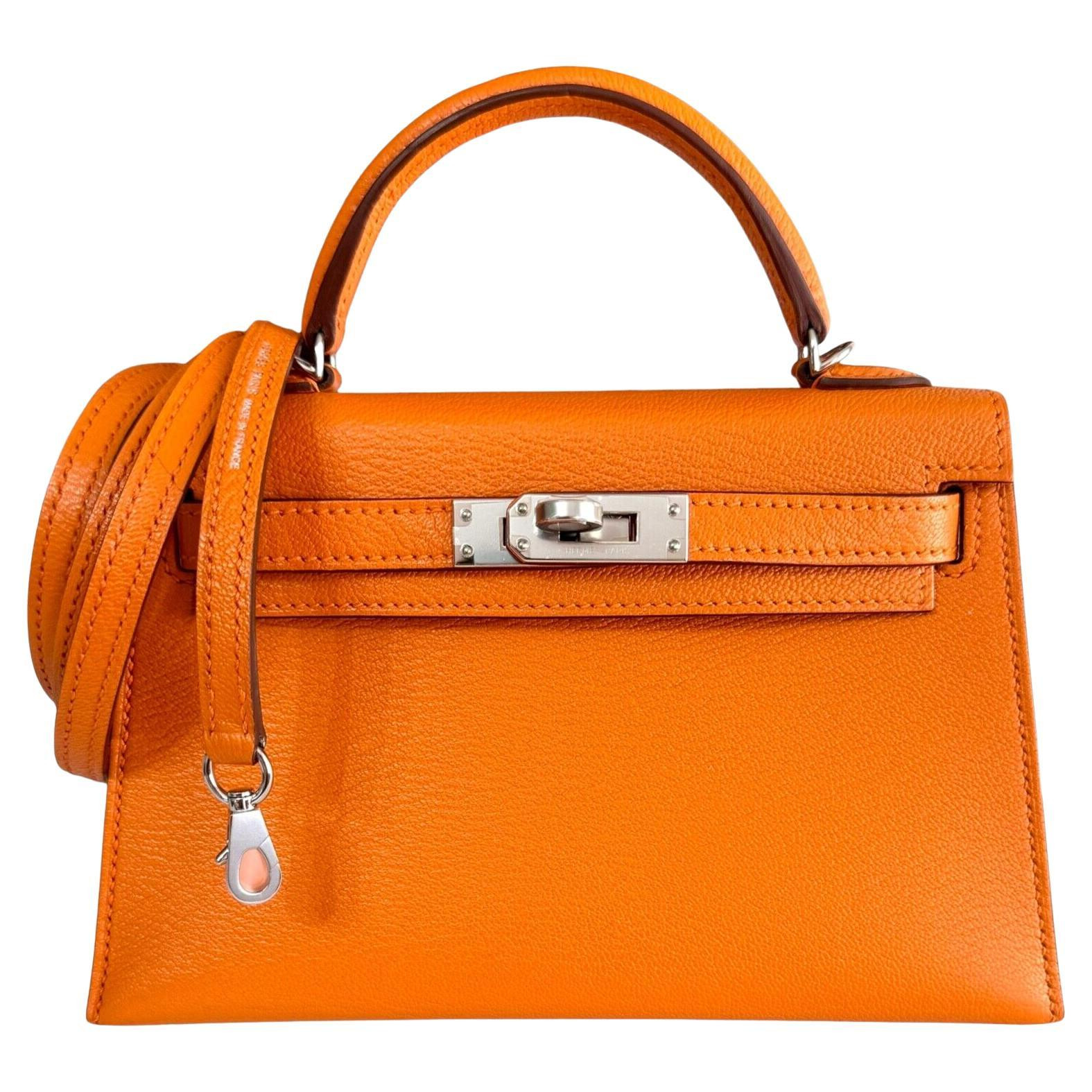 Hermes Kelly Mini 20 Verso Naranja y Piel Chèvre Sanguina Herrajes Paladio | 1stDibs