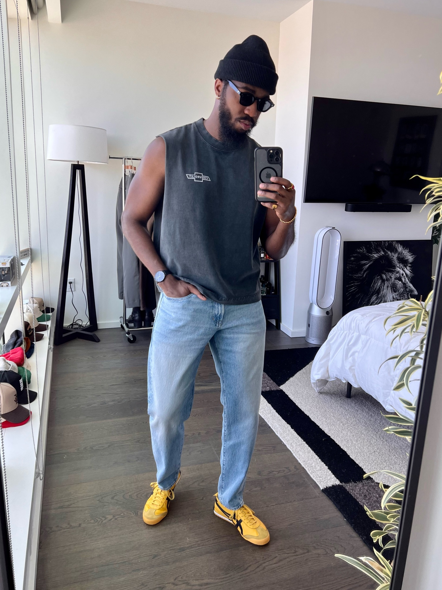 Sleeveless shirt with a pair of light wash jeans and the kill bills. Links to all items down below ⬇️!