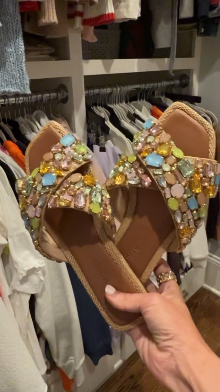 Talk about most worn shoes?! Y’all love them as much as I do!! I found some that on sale!!
I wear size 7 (I sized 1 down) 