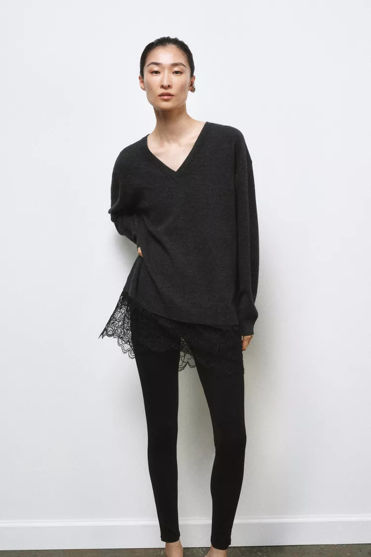 V-neck, long-sleeve JUMPER. Hem with combination lace fabric. | Zara US