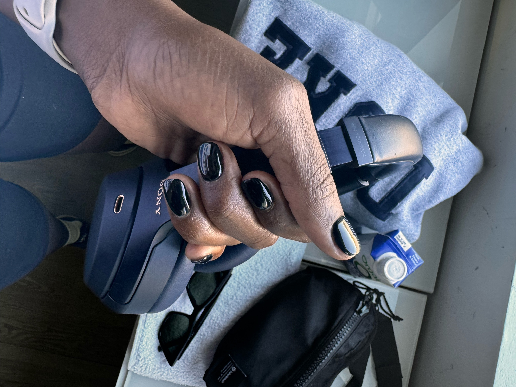 Gym essentials : Sony headphones, sunnies, lululemon bag. 


#LTKbeauty #LTKfitness