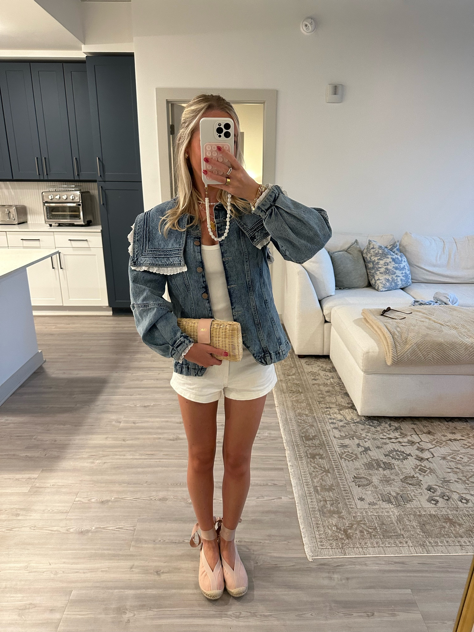 Love this Jean jacket! Such a feminine touch 

#LTKStyleTip