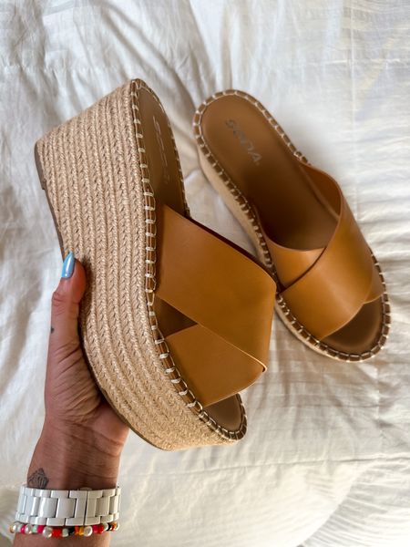 Woven platform sandals are perfect for summer casual styles and easy to dress up for going out on a Friday date night 
Y2k shoes 