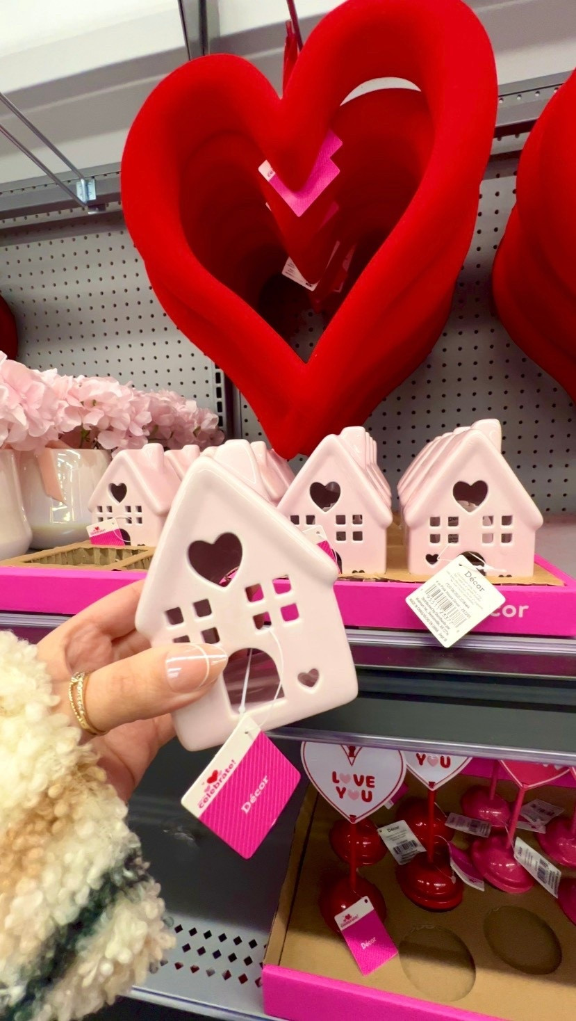 Valentine’s Day decor at Walmart 

#LTKHome #LTKSeasonal #LTKGiftGuide