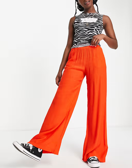 Bershka - Pantalon droit texturé - Rouge | ASOS (Global)