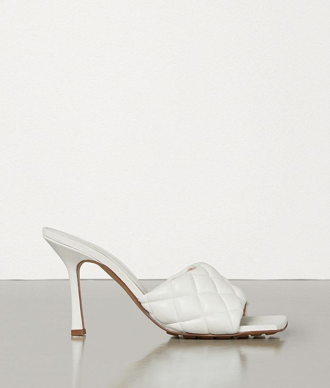 GEPOLSTERTE SANDALEN AUS DREAM-NAPPALEDER | Bottega Veneta