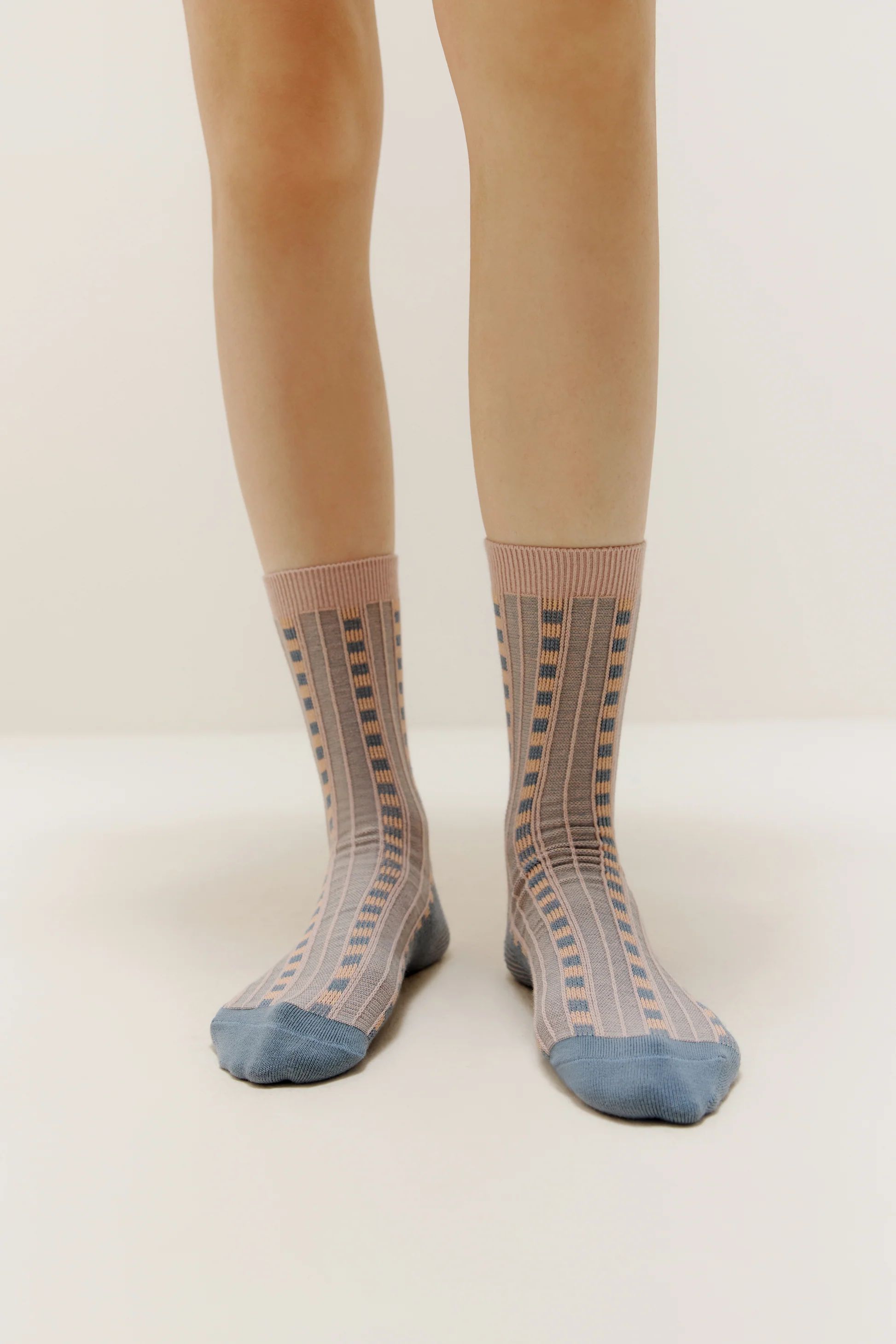 Double Needle Abstract Socks | NEIWAI