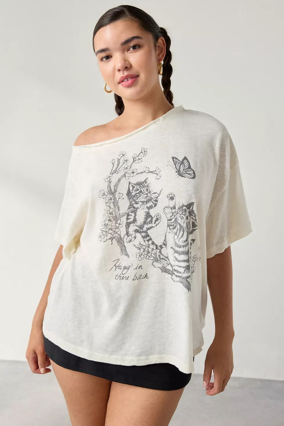 Kimchi Blue Courtney Cat Graphic Off-The-Shoulder Oversized Tee | Urban Outfitters (US and RoW)