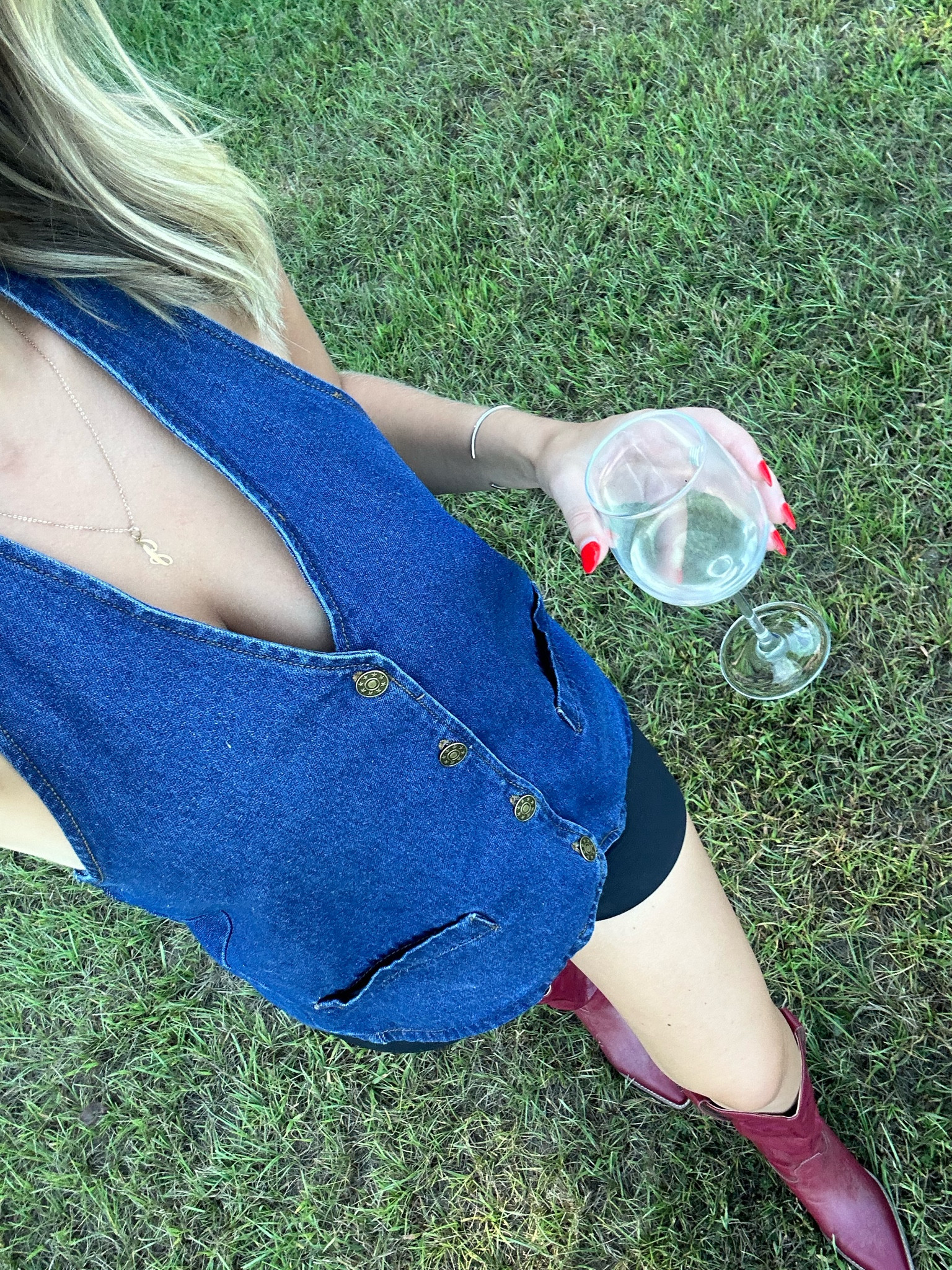 Wearing a size 2 in vest!♥️ It’s sold out on princess polly but its lioness

#LTKfindsunder100 #LTKSeasonal #LTKstyletip