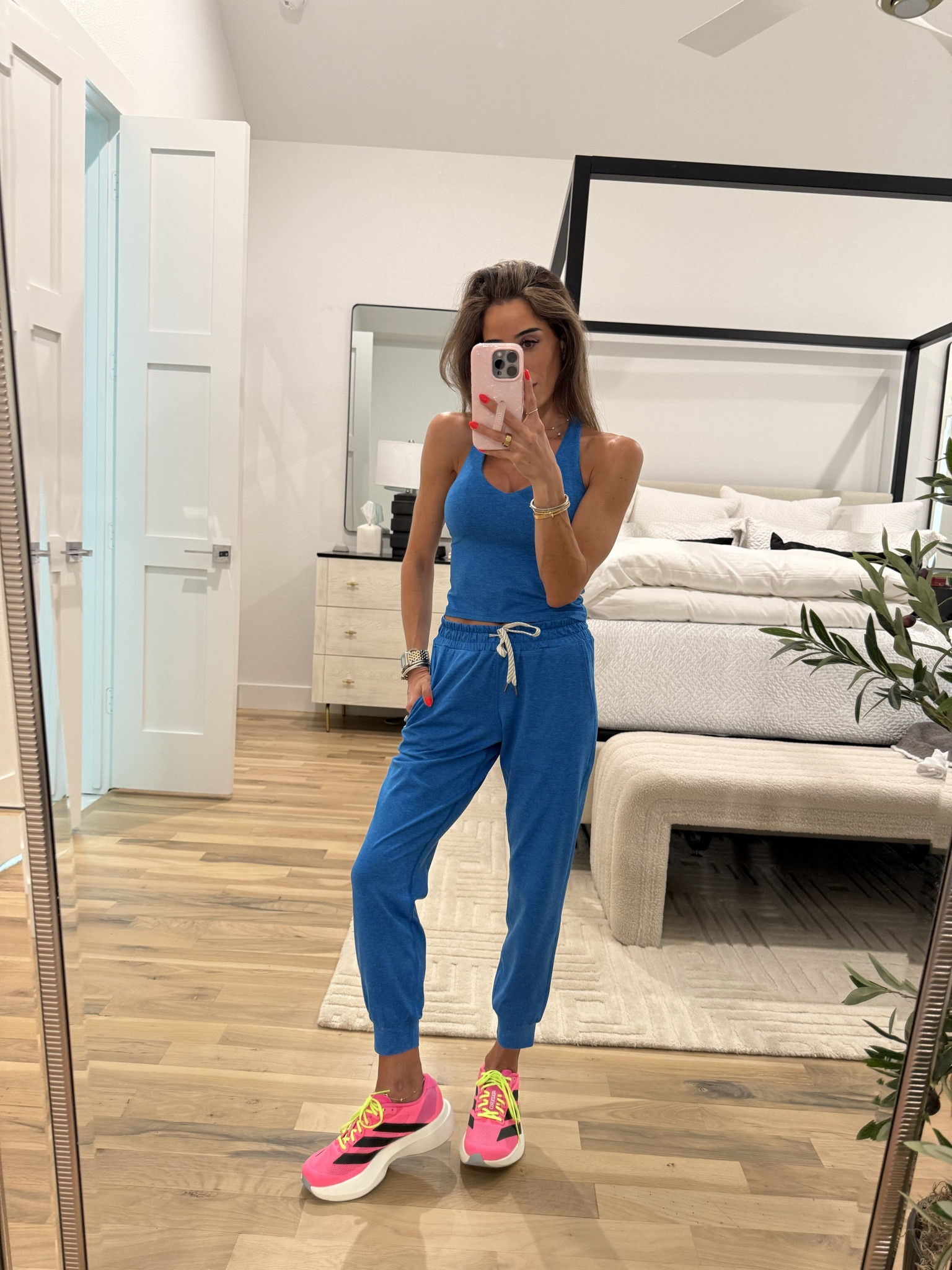 The comfiest jogger set size xxs jogger xs tank walking sneakers travel outfit 

#LTKootd #LTKPetite #LTKActive