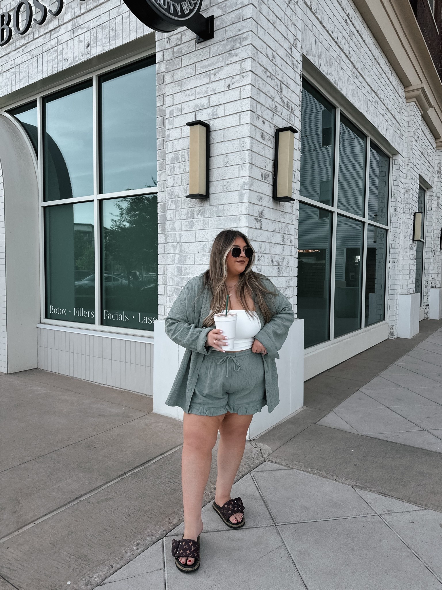 spring ootd 🌴🤍✨ you can use code ‘OLIVIAH’ 🫶🏼

posh peanut
spring outfit
midsize
cotton outfit 
spring styles 

#LTKootd #LTKmomlife #LTKMidsize