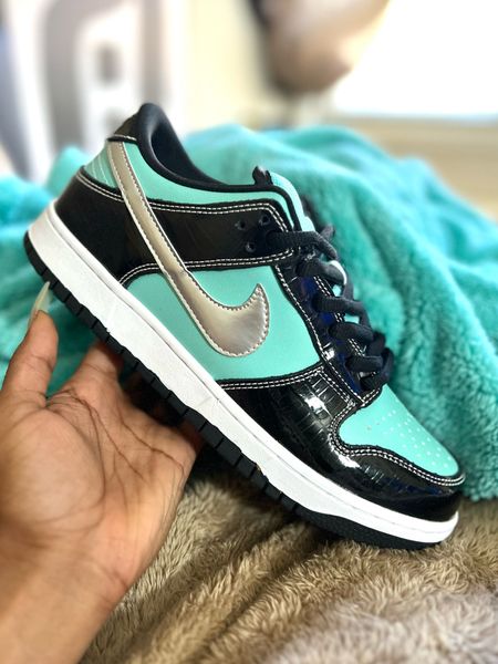 Nike SB Dunk Low Pro Diamond Supply Co. Tiffany

Fall sneakers, winter sneakers, gifts for her, low top dunks, dunks sneakers 

#LTKstyletip #LTKshoecrush #LTKGiftGuide