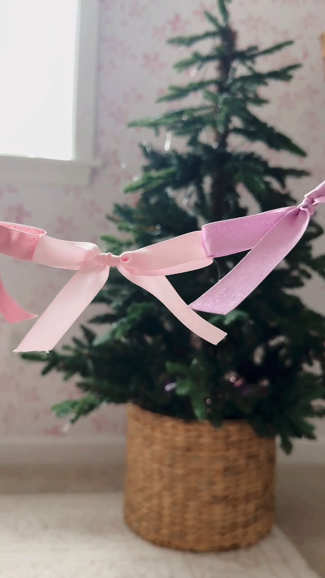 Simple DIY Bow garland with a glue gun 💜🎀✨

#LTKVideo #LTKHoliday #LTKSeasonal