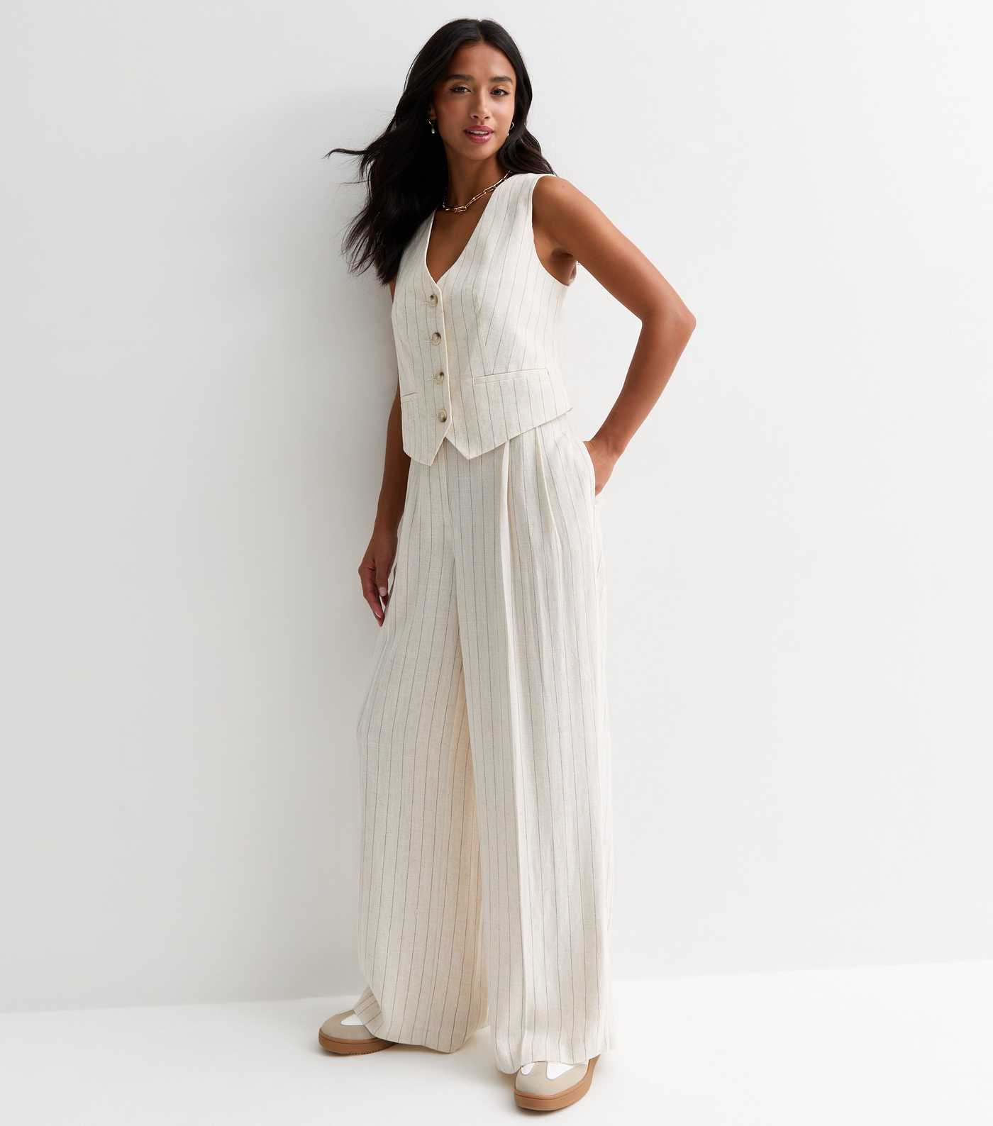 Petite. White Striped Pleated Wide-Leg Trousers | New Look | New Look (UK)