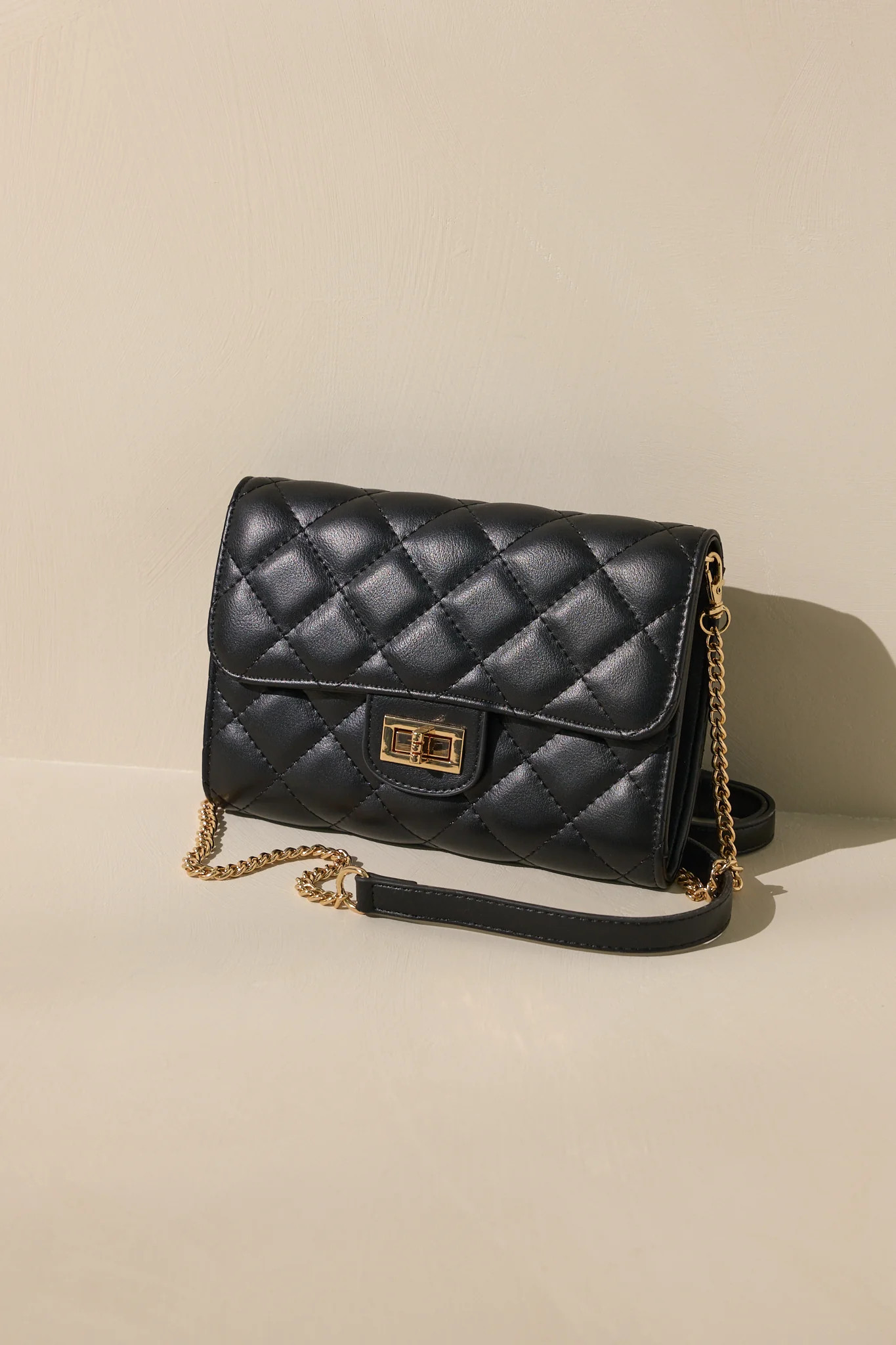 Refined Grace Black Quilted Handbag | Red Dress