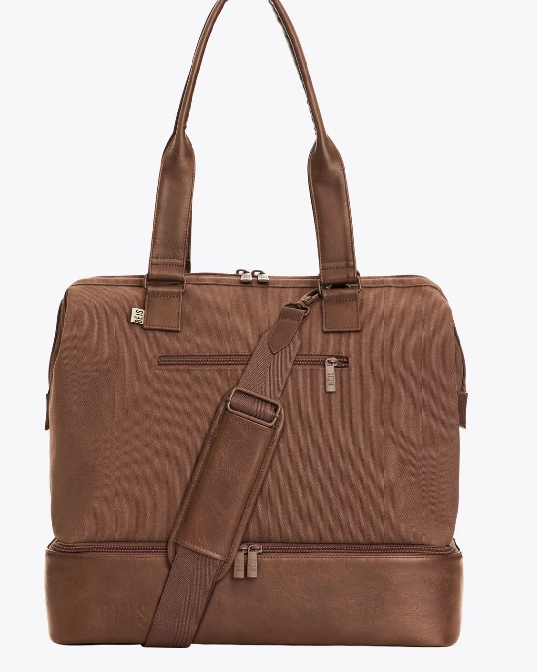 This bag has changed the game for traveling! (Shoes go underneath in that zipper area!!!) 🙌🏼🙌🏼🙌🏼 *I linked both sizes here