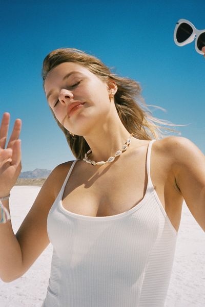 Sunshine Coast Shell Choker Necklace | Urban Outfitters (US and RoW)