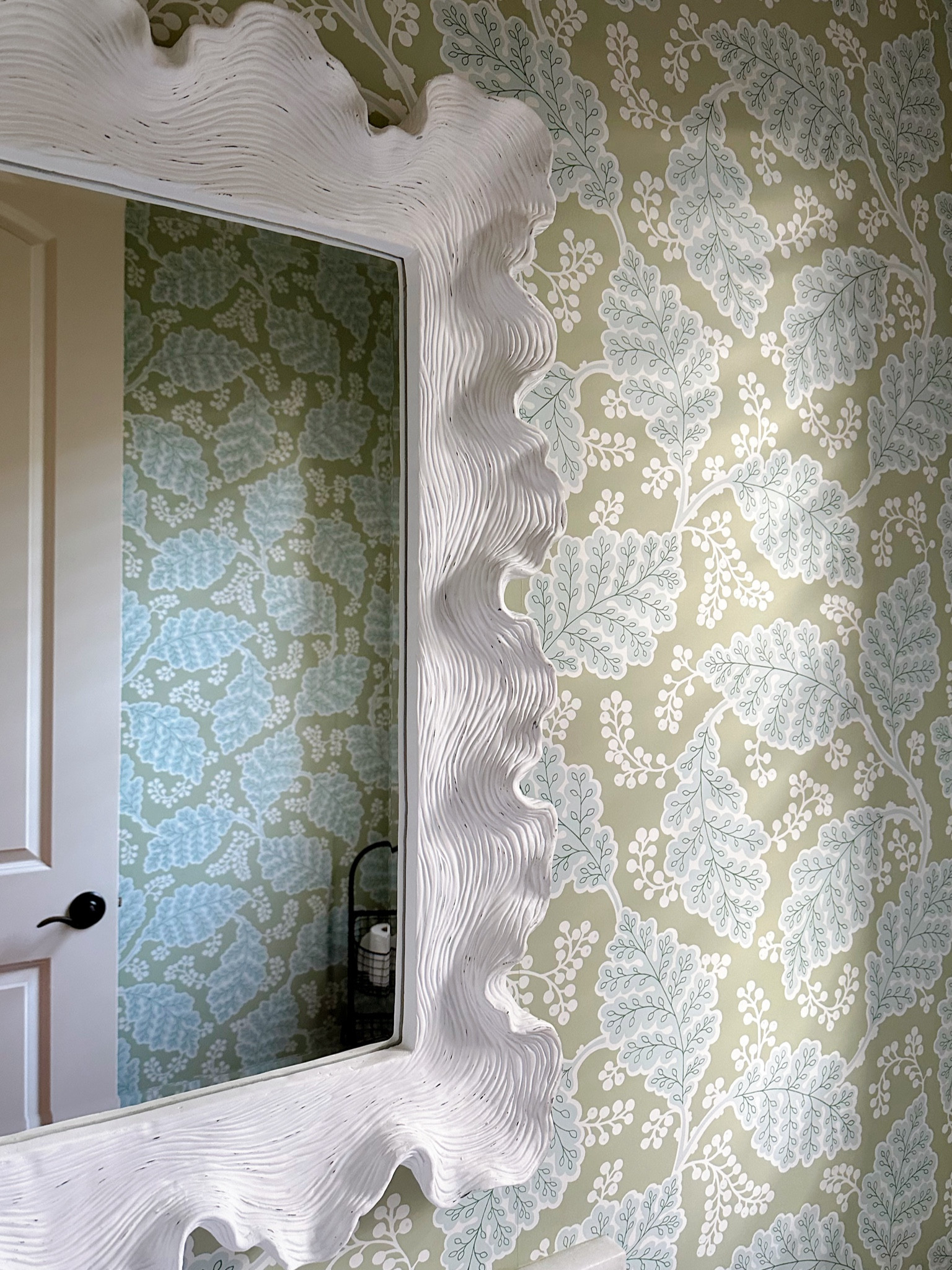 Wallpaper at my mom’s house that I love! 😍

#LTKFindsUnder50 #LTKHome #LTKFindsUnder100