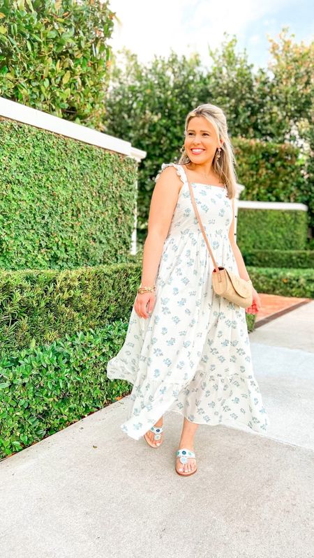 Just LOVING this maxi from @shopallinthedetail 🌿 I would live in this dress every day if I could! Michelle’s prints, fabrics, quality, and craftsmanship on all her pieces are just so beautiful! 💕 

#allinthedetail #shopallinthedetail #maxidresses #maxidress #spring #palmbeach #lovewhatyoudo #lovewhatyouwear #palmbeachsandals #pbsandals