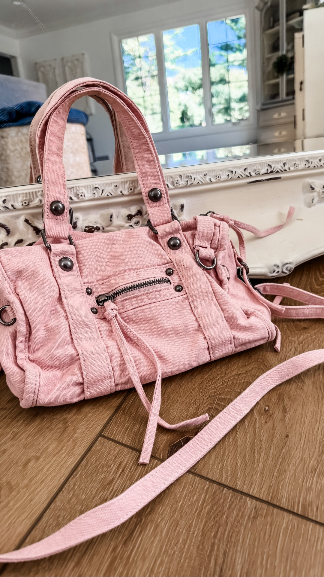 Gifts for teens, gifts for girls. Small sweatshirt.