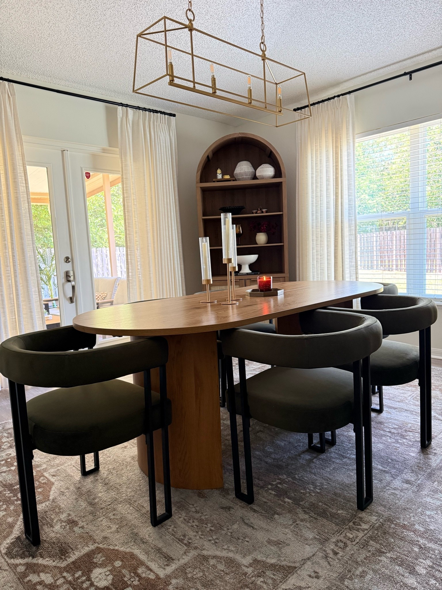 Loving this new dining room set up/ esp this beautiful curved table 🤍

Dining room table, dining room chairs

#LTKHome #LTKSaleAlert