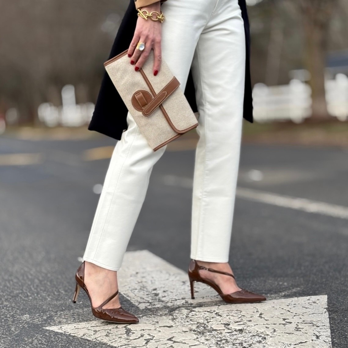 Made with love 🍂 
high-quality, long lasting leather goods. 
Never compromise quality for looks, when you can have both 😉

•Maxine -patent leather heels @inez in a gorgeous walnut color handmade in Spain
use code caterina15 for 15% off 
•Adrian clutch @modusrio -crafted by local artisans in Rio 

Shop via 🔗 in bio 

#quality #leather #patentleather