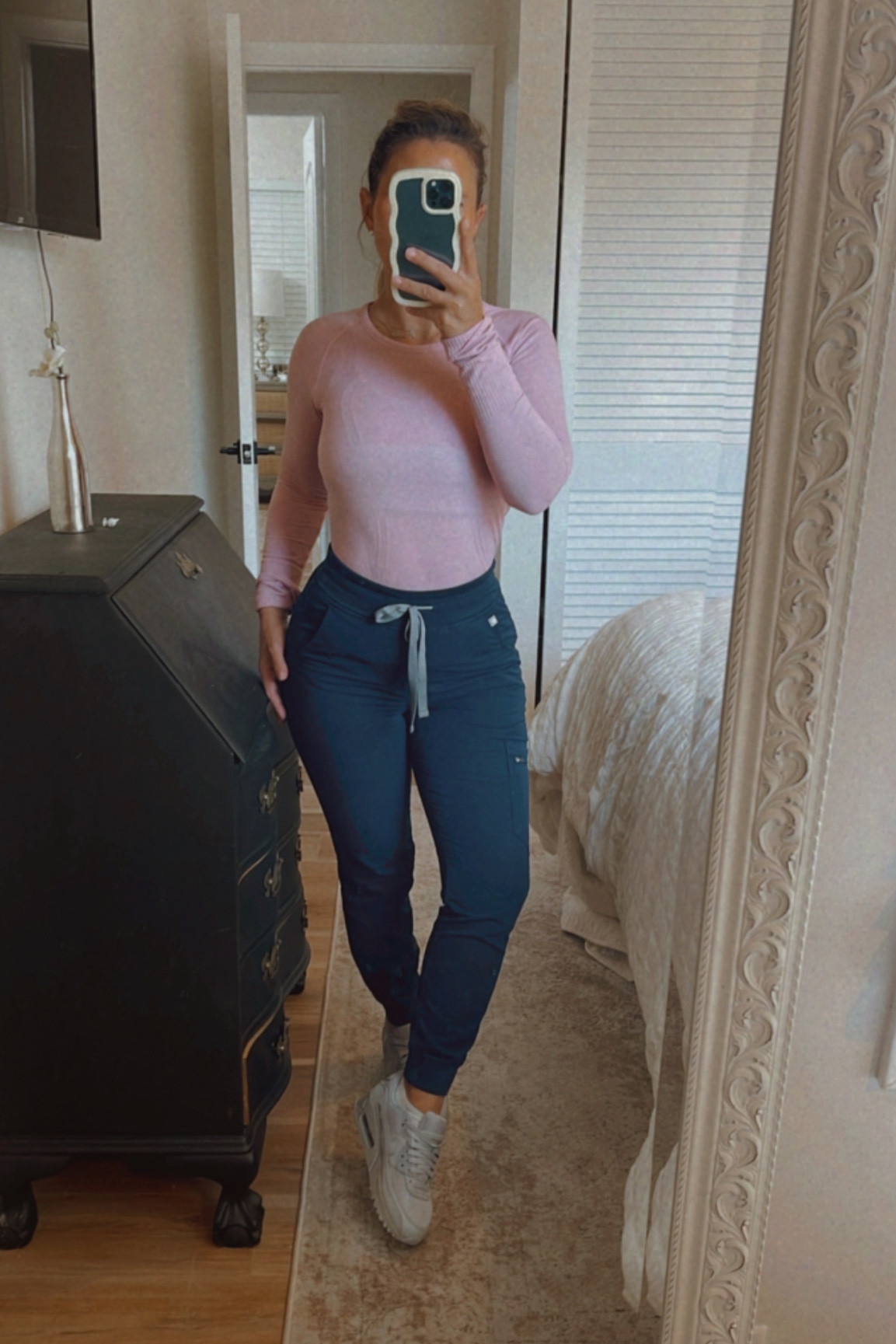 Nurse OOTD 🌺 #lululemon #scrubs #nurse #ltkootd #ootd 

#LTKcurves #LTKworkwear #LTKfit