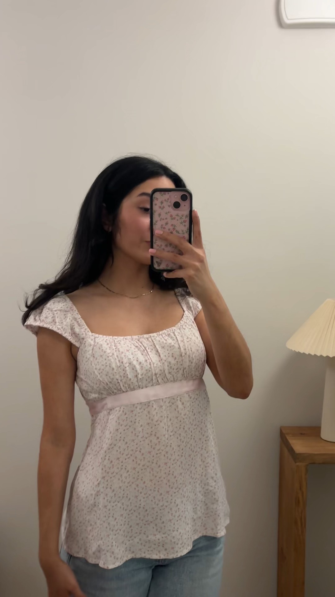 Hollister pink floral babydoll top (wearing m but fits a little loose)


#LTKFindsUnder50 #LTKPetite #LTKStyleTip