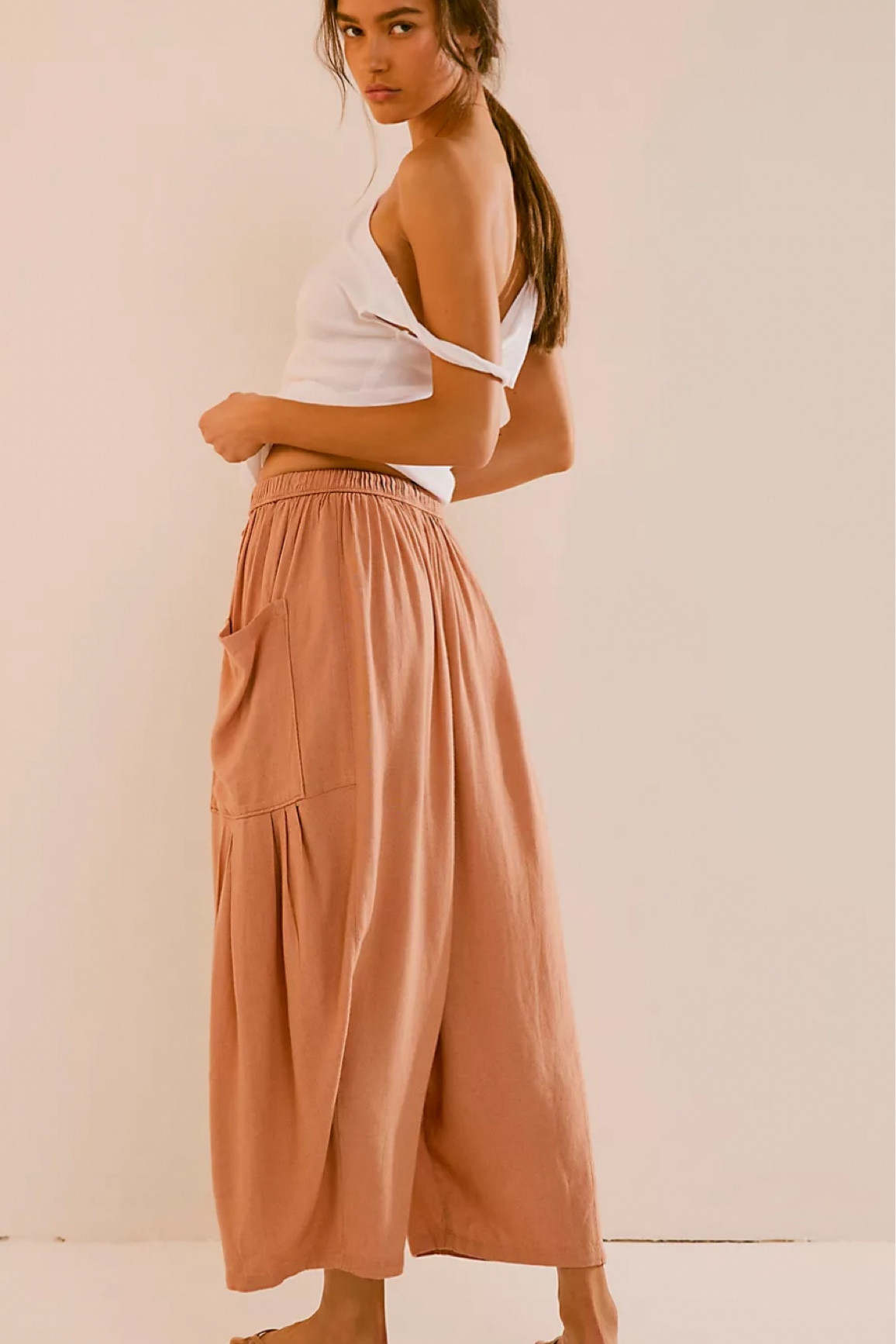 fp quinn pants in the color tuscany

i ordered a size small by mistake, but i’d prefer an extra small, but hate any return process. so here we are in a size small. the color, tho? the perfect dainty light coral that just exudes spring.