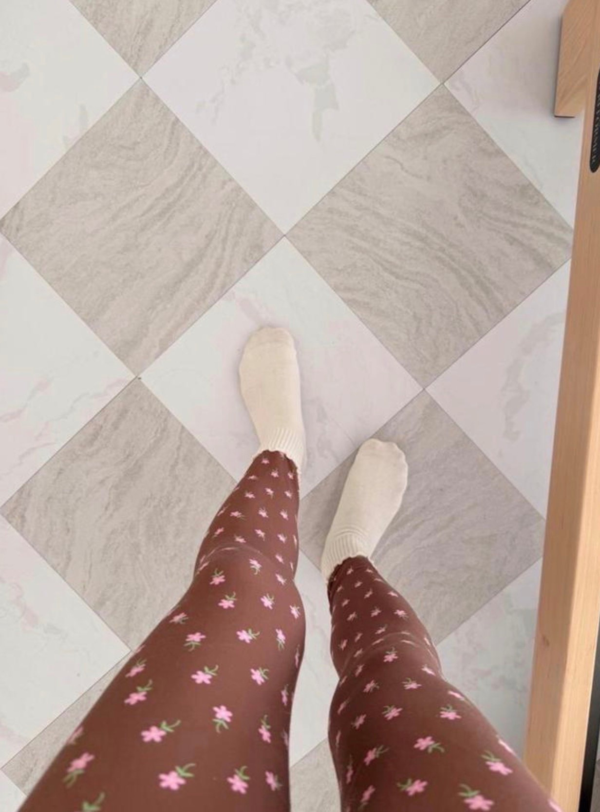 A little floral moment for workout days 🌸🤎 These printed leggings are such a cute way to bring something playful into an activewear look while still keeping it comfy.

#FloralLeggings #WorkoutLeggings #PrintedLeggings #Activewear #WorkoutWear #FitnessStyle #PilatesOutfit #YogaStyle #Athleisure #FloralPrint #WorkoutOutfit #GymStyle #CuteActivewear #LeggingsStyle #FitnessFashion

#LTKdayinmylife #LTKfitnessgoals #LTKmorningroutine