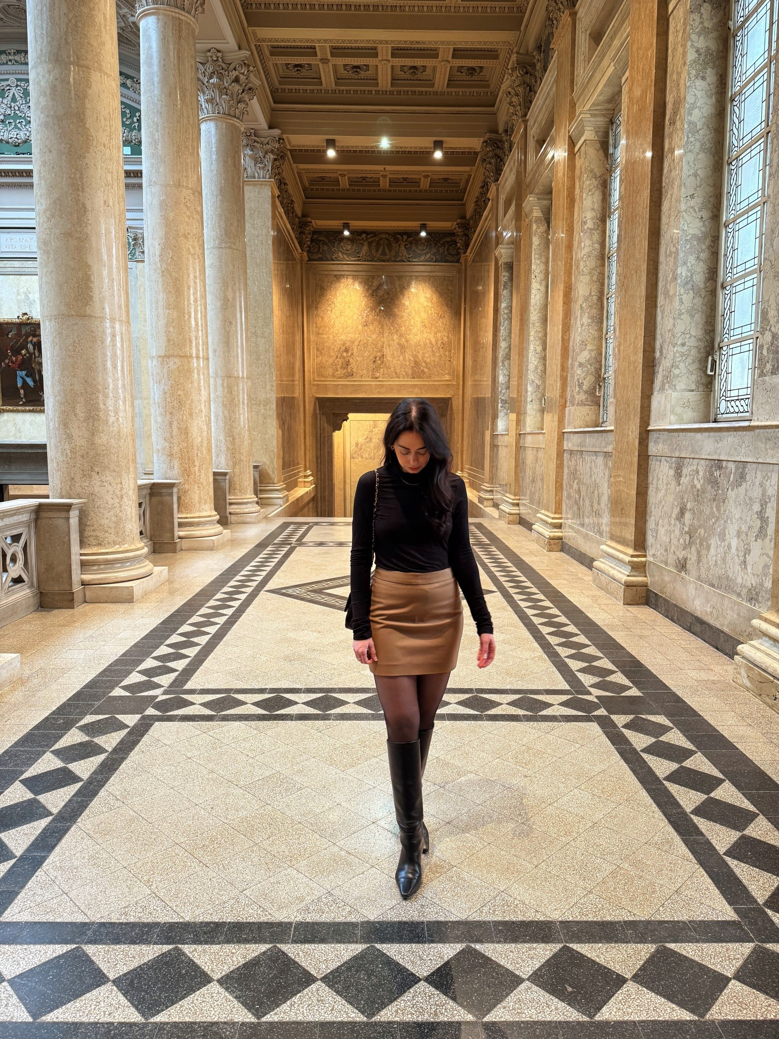 Top: H&M
Skirt: Babaton
Boots: Massimo Dutti
Bag: Chanel

#LTKpetite #LTKtravel