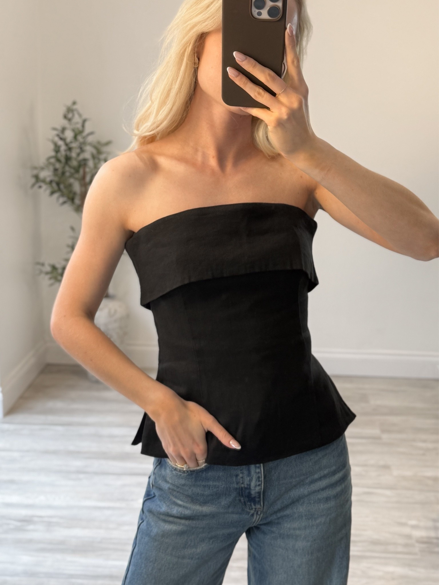 Love this black linen top from @Aritzia 🖤 excited to style with linen trousers & denim shorts in the summer 🙌 #aritziapartner

#LTKsummer