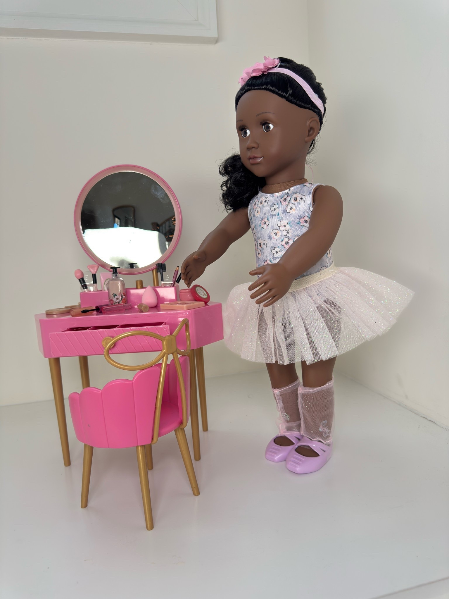 #AD 💕The Slumber Party set and the vanity are such easy wins adorable, detailed, and perfect for pretend play. These definitely made the perfect gift and it’s extra magical.
@target @ourgeneration #ogdolls #ourgenerationdolls #ourgeneration #TargetPartner #Target @ogdolls
