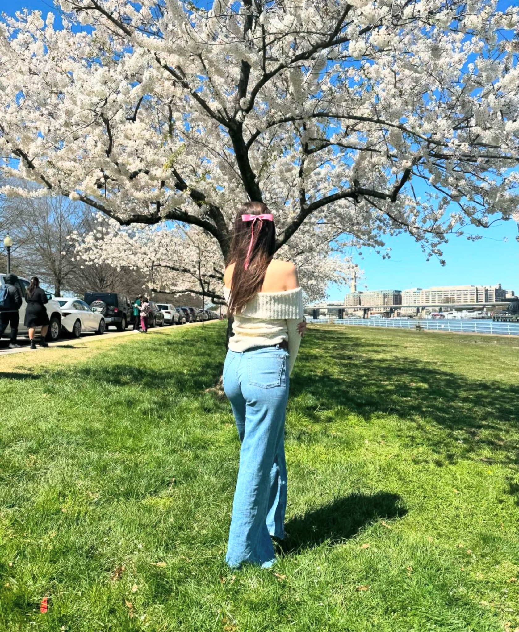 spring transition !!! love a good off the shoulder look with some jeans that look good on the 🍑!! tbh comfiest jeans ever 😩

#LTKfindsunder50 #LTKSeasonal #LTKstyletip