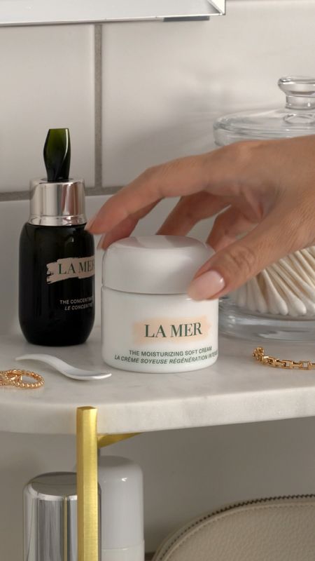 Sharing a look at my all-time favorite luxury moisturizer The Moisturizing Soft Cream from @lamer. It’s been my go-to since rediscovering it earlier this year. I love the soft silky texture that plumps, firms and smooths the skin.
 
Texture absorbs beautifully into the skin for a radiant well-hydrated glow. It has their signature Miracle Broth which works to strengthen skin and give it that healthy bouncy glow.
 
Available at @sephora – find it linked via my @shop.ltk
 
#LaMer #LaMerPartner #ad

#LTKbeauty #LTKHoliday #LTKstyletip