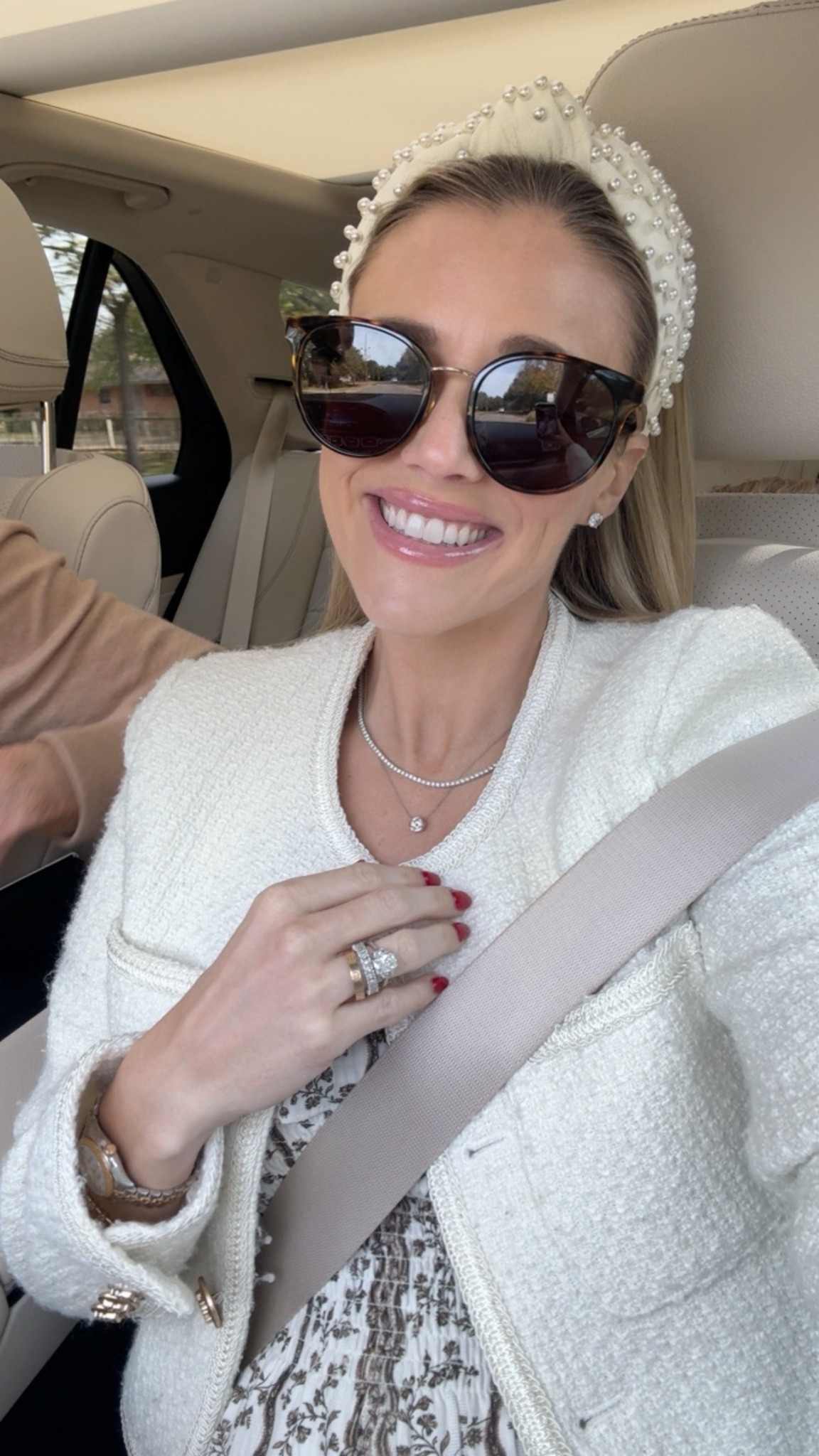 Hill House Dress
Gucci Sunnies
Amazon Tweed Jacket 

#LTKootd