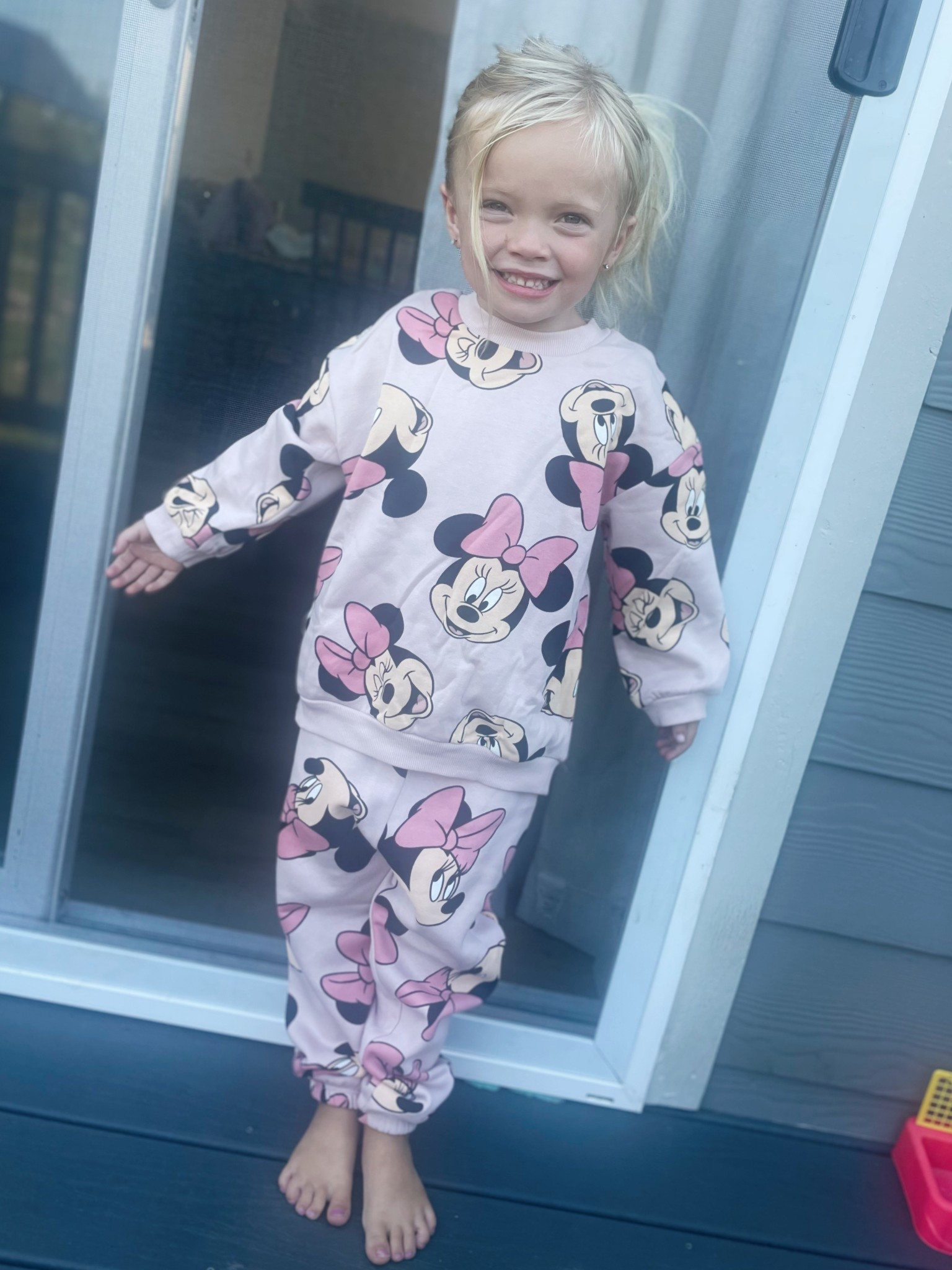 Toddler Minnie sweatsuit! My daughter is wearing 4T. 

#LTKFamily #LTKStyleTip #LTKKids