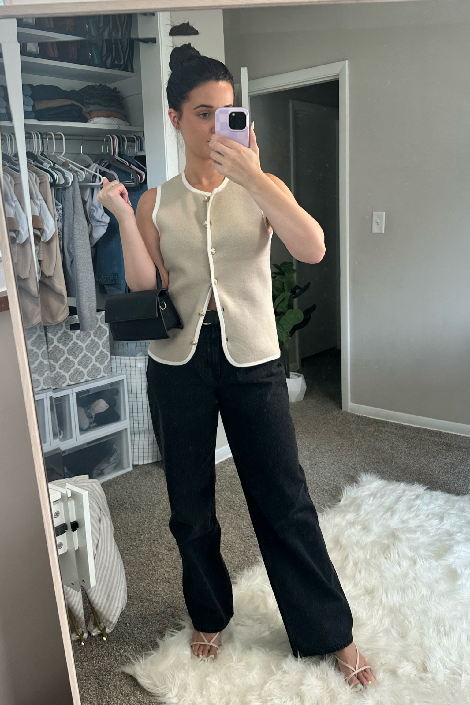 I love these new loose jeans from
Abercrombie. You can style them in so many ways. This is def gonna be a fall church/work fit. Wearing a small in the vest and a 27 in the pants.
