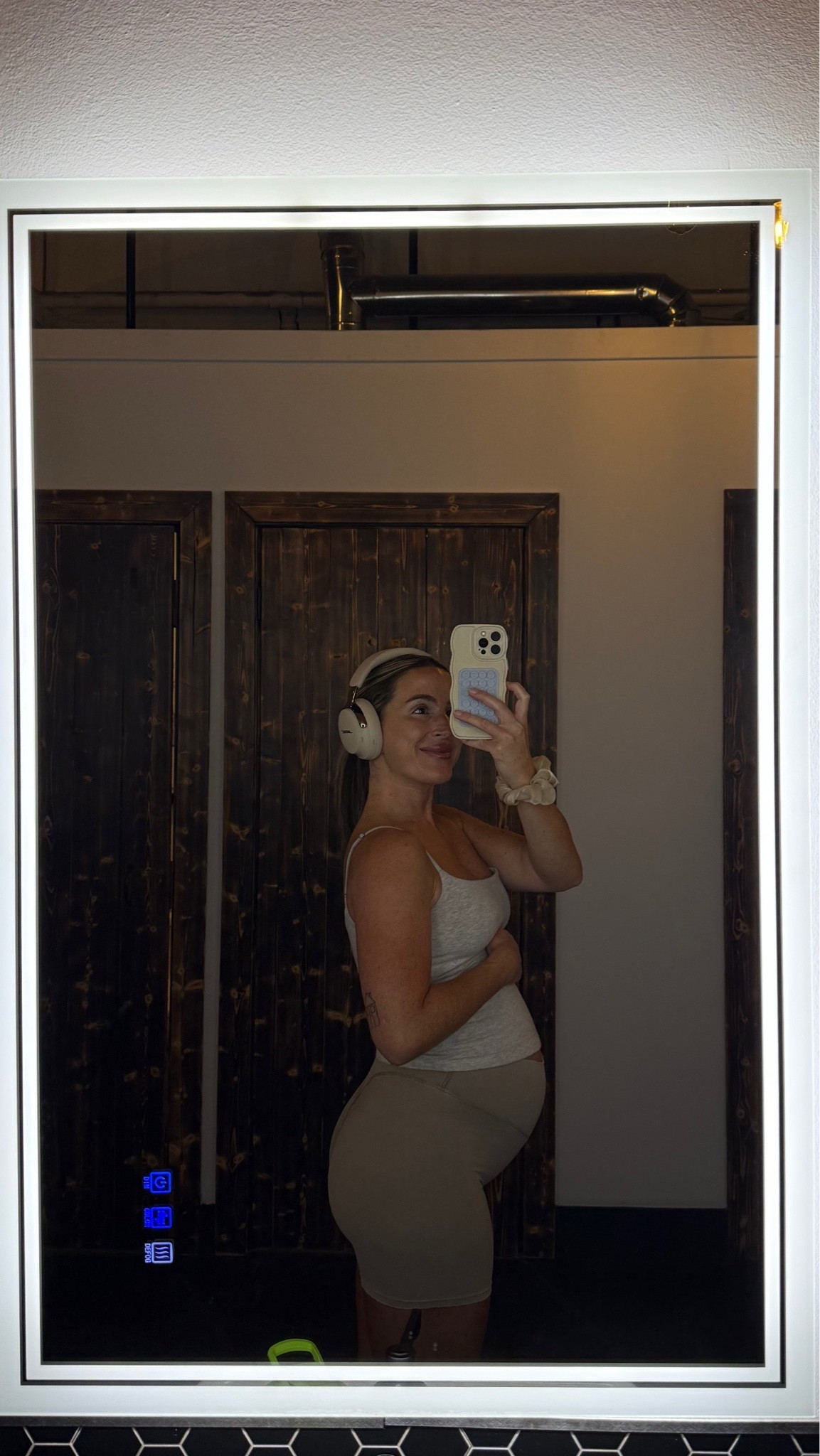 I’m 5’2” in XS tank (up one size for pregnancy) & these shorts are the “khaki” color volley short which actually runs big so these are still an XS even though I have sized up to smalls in other cloud ii volley shorts