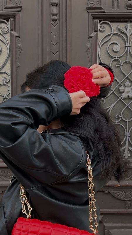 Red hair clip, red bag 🌹🌹

#LTKSpringSale #LTKMostLoved #LTKeurope
