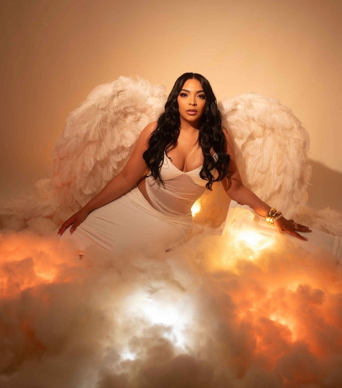 Angel vibes meets summer glow ✨
White curve-hugging dress + feathered wings = the perfect look for a dreamy photoshoot or a standout summer event. 💫👼

Dress @amazon 
Accessories @shein 

#summerdress 
#angelphotoshoot 
#summerglow 


#LTKSaleAlert