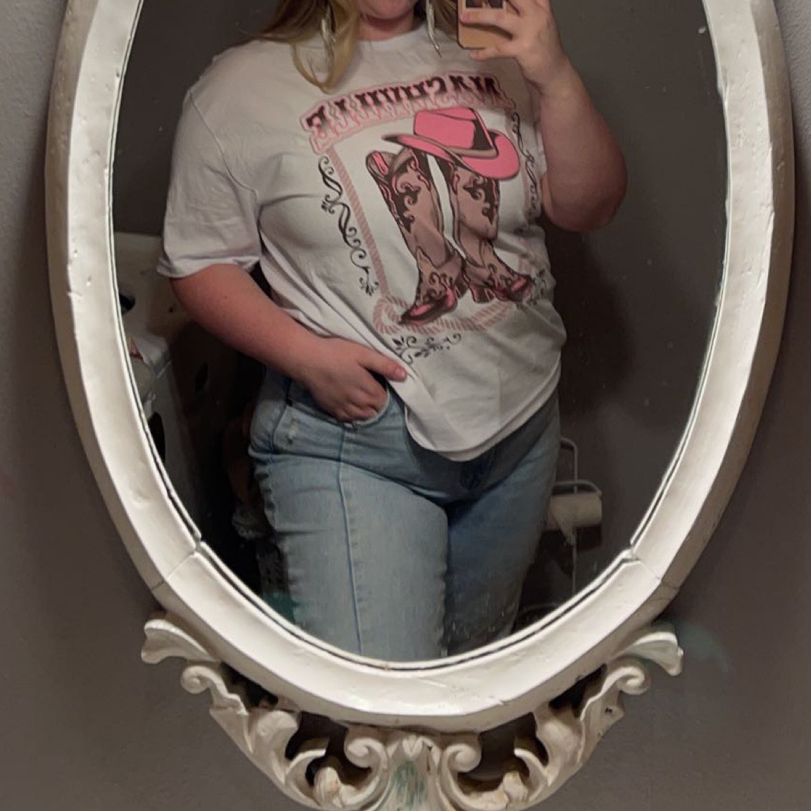 Concert casual fit check : ) #lukecombsconcert #nashvilleshirt #nashville #casual #concertoutfit #ootd #abercrombie #af #cowgirlboots #western

#LTKcurves #LTKfit #LTKstyletip