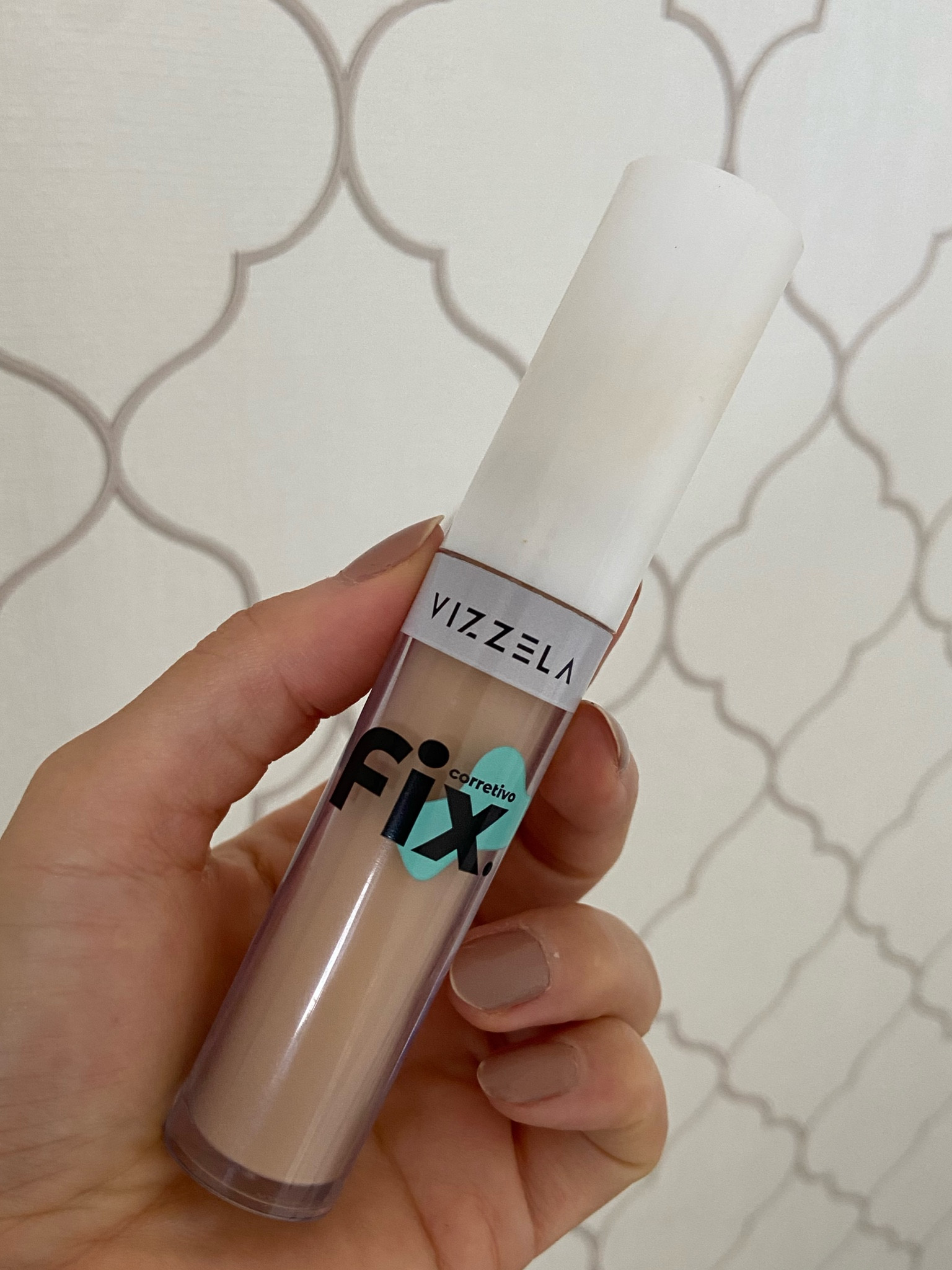 Testei o novo corretivo líquido da linha Fix da Vizzela e super aprovei. Ele tem a cobertura de média pra alta e não marca nas linhas. Gostei da fixação também. Já faz parte do meu kit básico de make. Uso a cor 4 ✨

#LTKCyberWeek #LTKbrasil #LTKbeauty