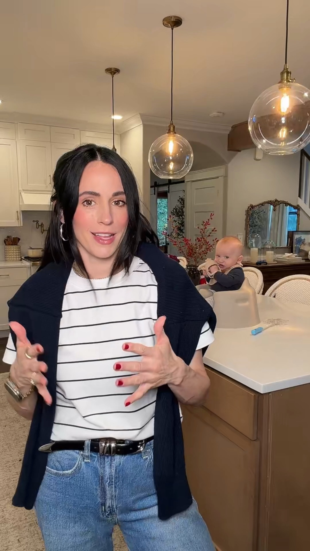 An easy effortless casual outfit that still looks put together! 
5’4 126 lbs size 27
Wearing a S in this aritzia tee.