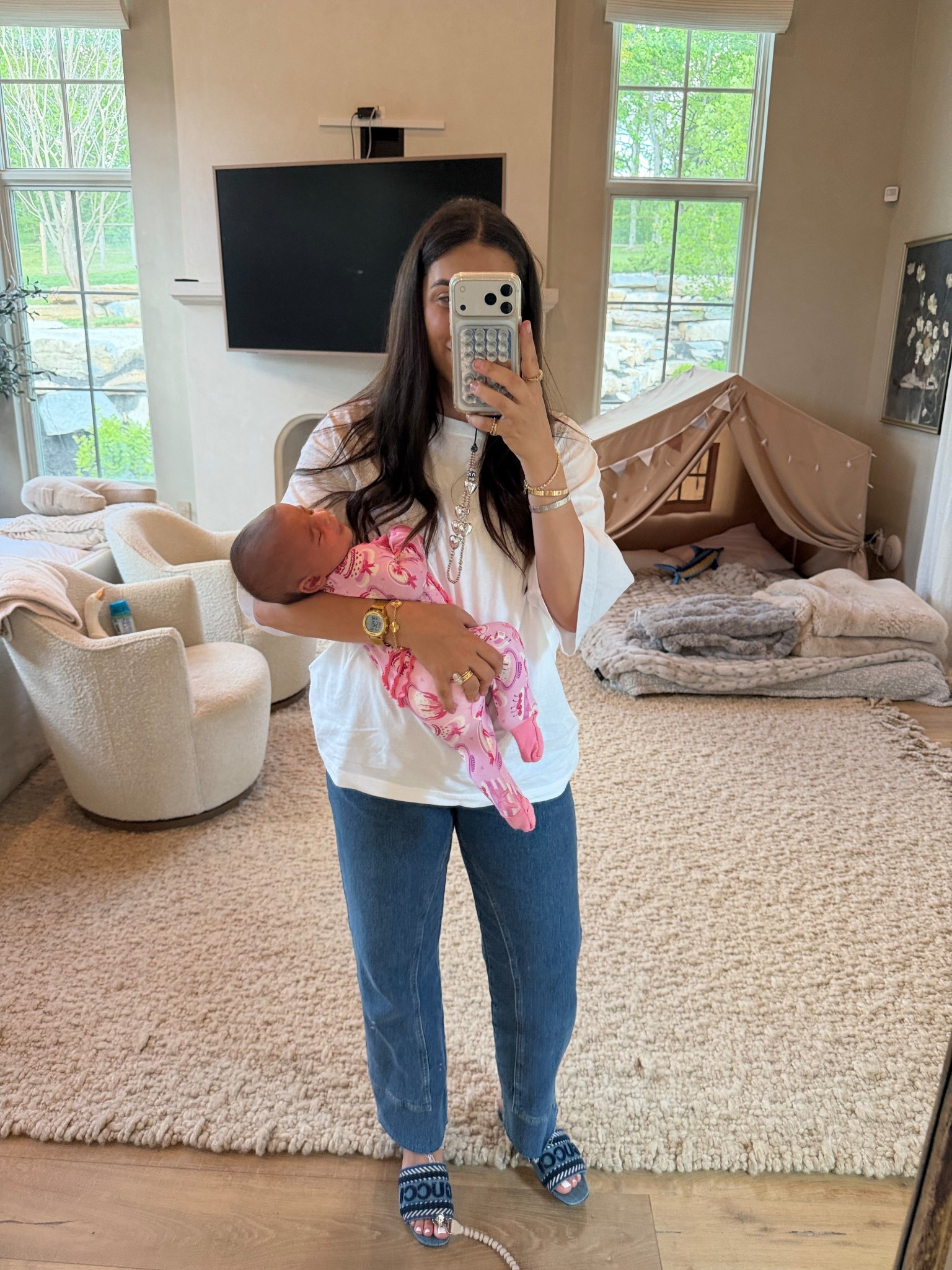 Casual running errands outfit from the other day!  
Top: medium 
Bottoms: 28 short 

Dressupbuttercup.com #dressupbuttercup #dederaad


#LTKSeasonal #LTKmomlife #LTKootd