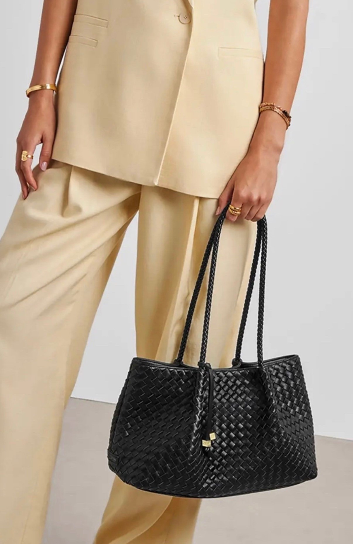 Black bag


#LTKdayinmylife #LTKSeasonal