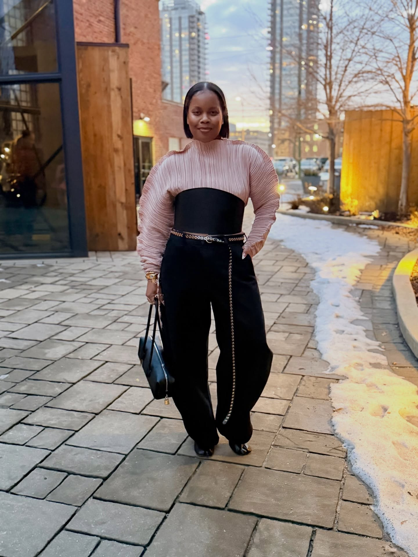 Hey boo! Had to get some stills of this lewk! Lighting was a lil dark, but love the backdrop! What y’all think?

Also, people…support your people! 👊🏾💋
•
•
Style over forty, easy style, denim style, Dehanche undone belt, corset belt