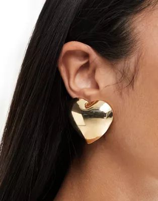 DesignB London statement heart stud earrings in gold | ASOS (Global)